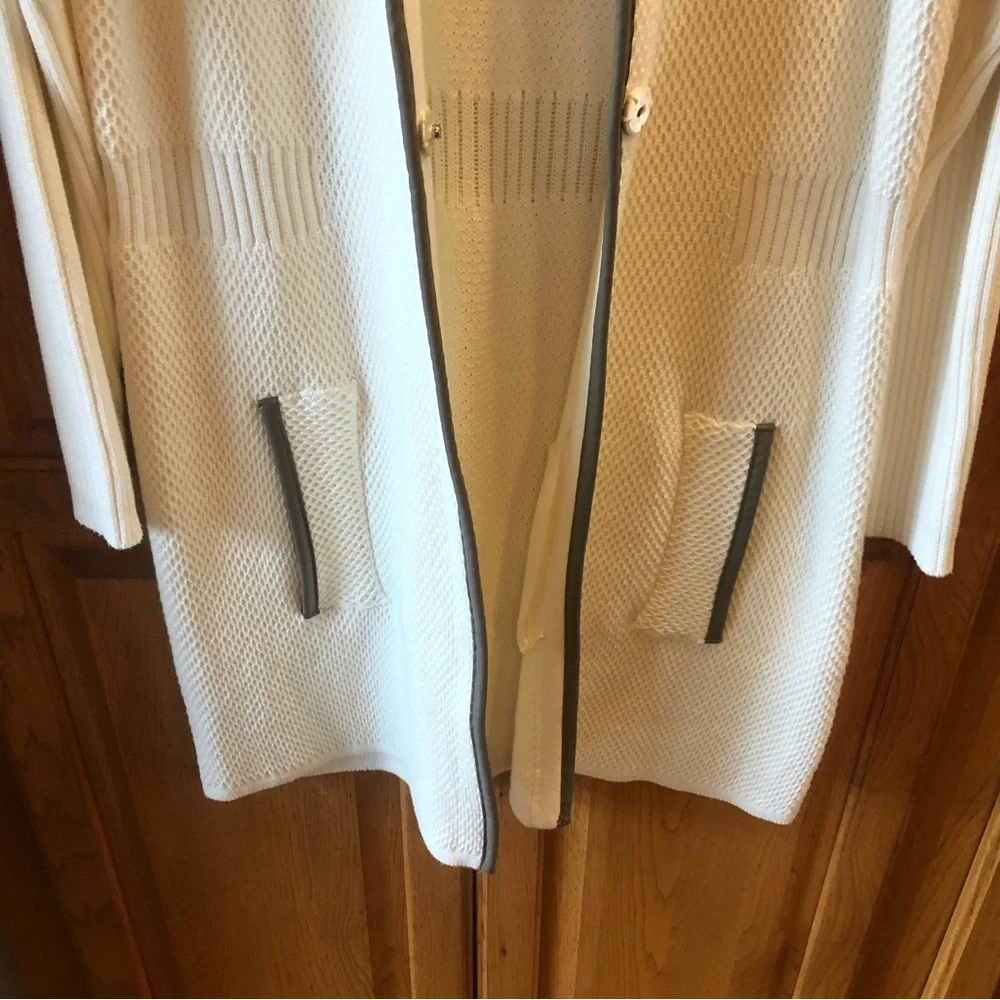 LIKE NEW! Chico’s White Long Button Sweater/Jacket w/Faux Fur Neck-Womens Medium - Picture 8 of 14